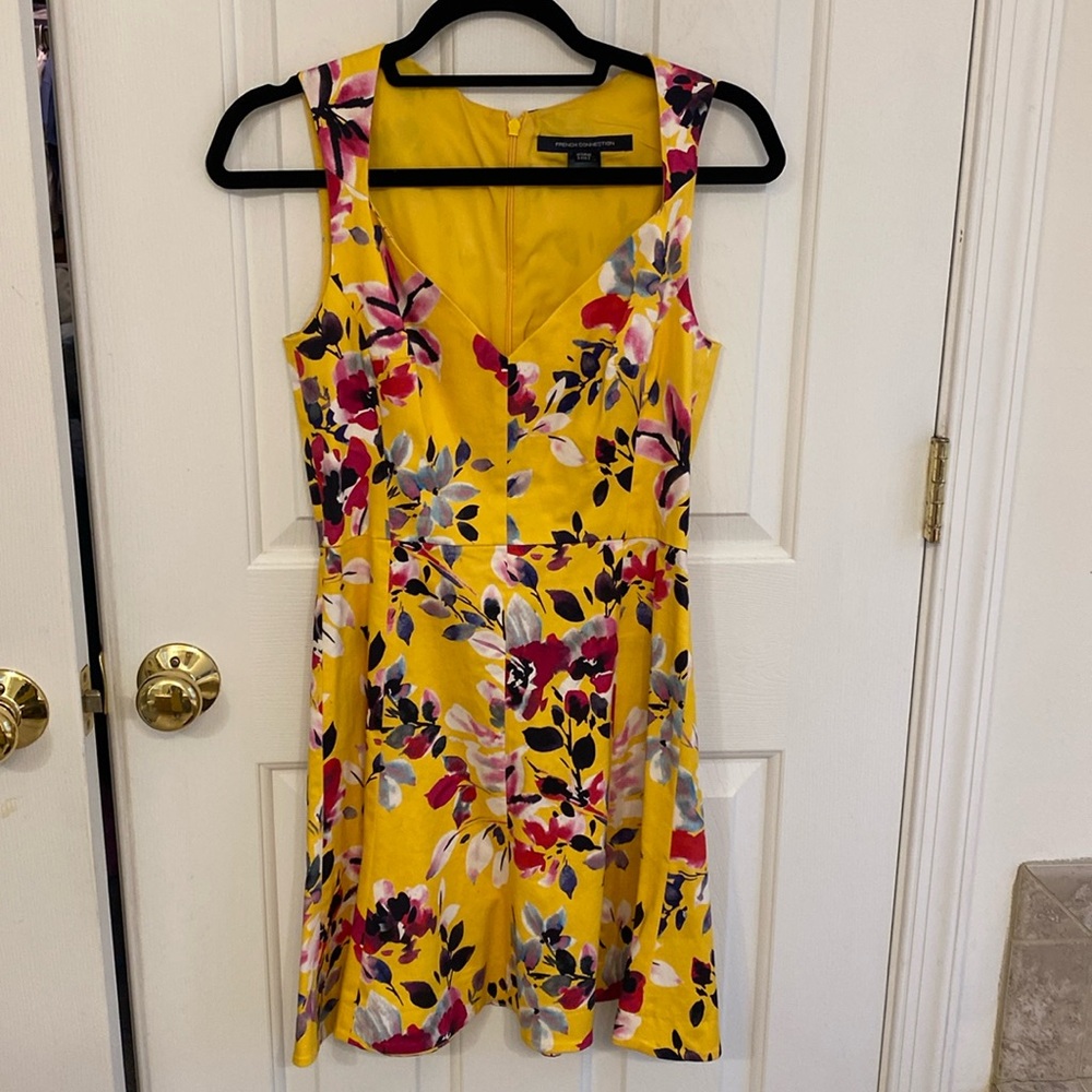 FRENCH CONNECTION WOMENS YELLOW FLORAL DRESS SIZE 2 VERY GOOD CONDITION
